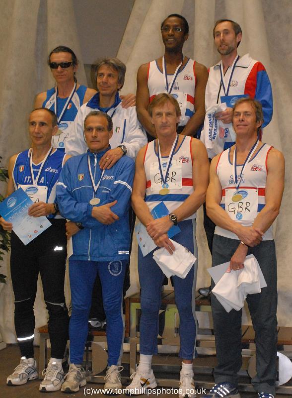 M55 4x200m relay team.jpg